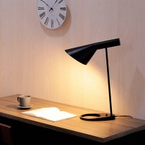 現代極簡流線AJ桌燈-黑色